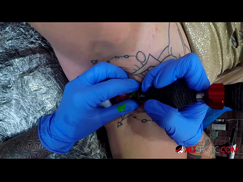 ❤️ Extremt tatuerade snyggingen Sully Savage fick en tatuering på sin klitoris ❤️ Kvalitets sex at us sv.extraclasswork.ru ️❤